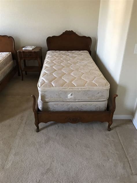 1 king <b>bed</b>. . Used twin beds